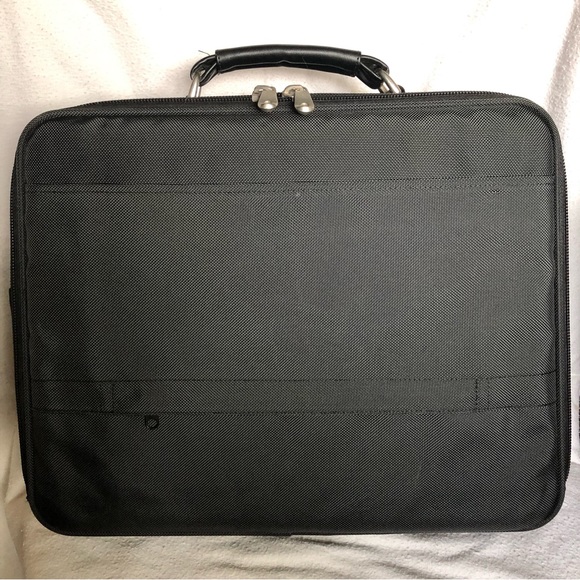 Kensington Black Laptop case. - Picture 2 of 10
